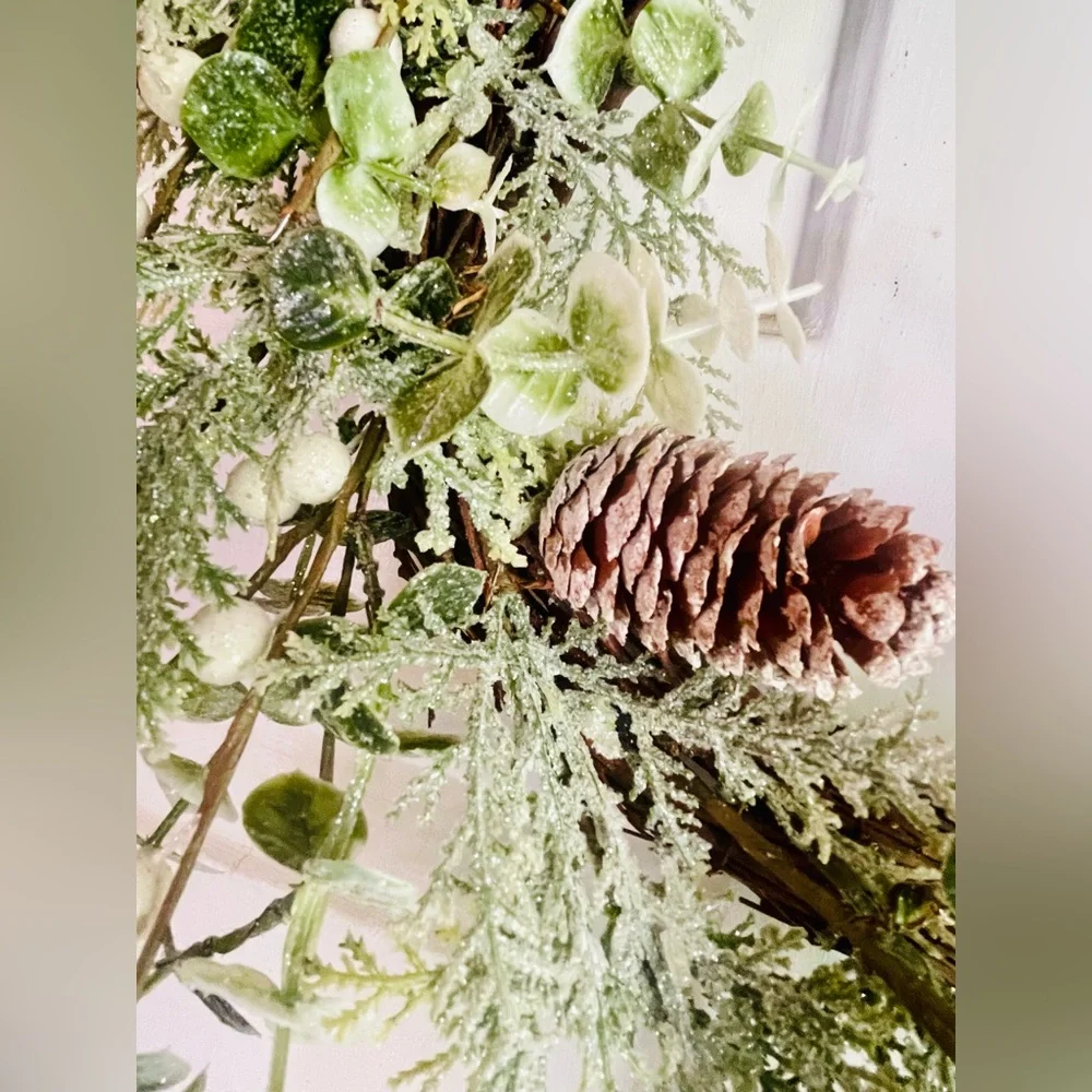 *Frosty Cedar, Pinecone & White Berry Wreath